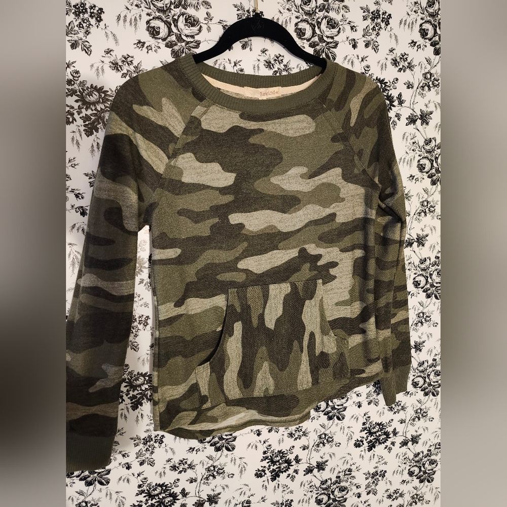 Lightweight long sleeve camo top